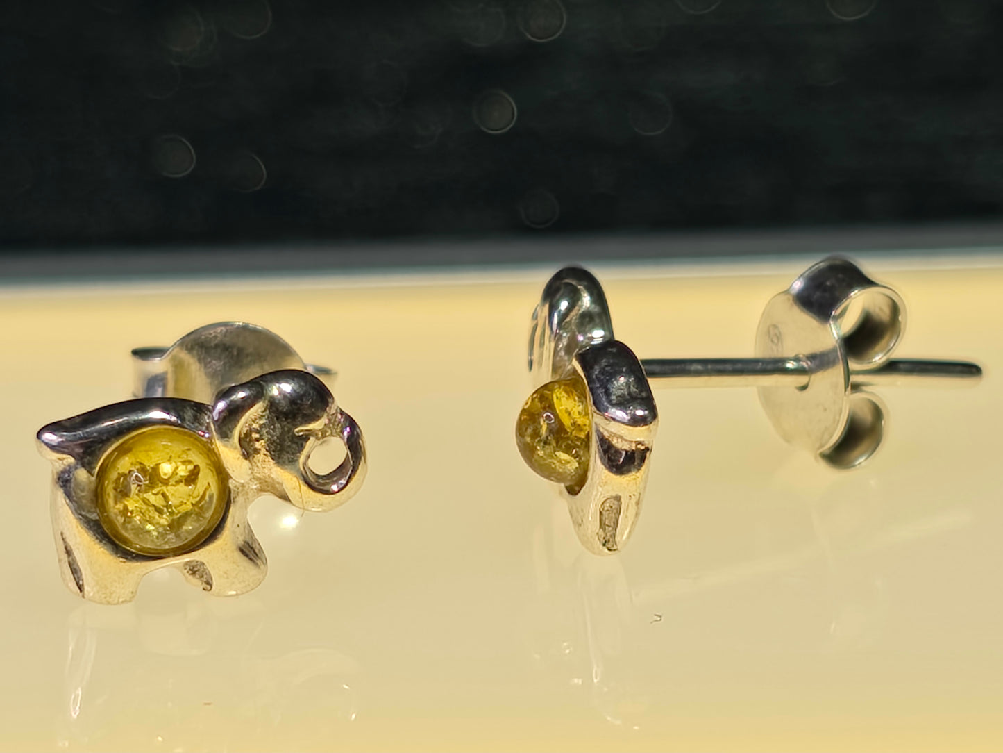 Handgemaakte oorbellen van 925 sterling zilver met amber – karaktervol en tijdloos