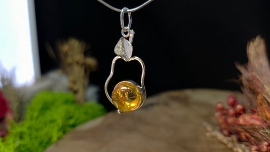 Handgemaakte hanger 925 sterling zilver met Baltische barnsteen – peervorm