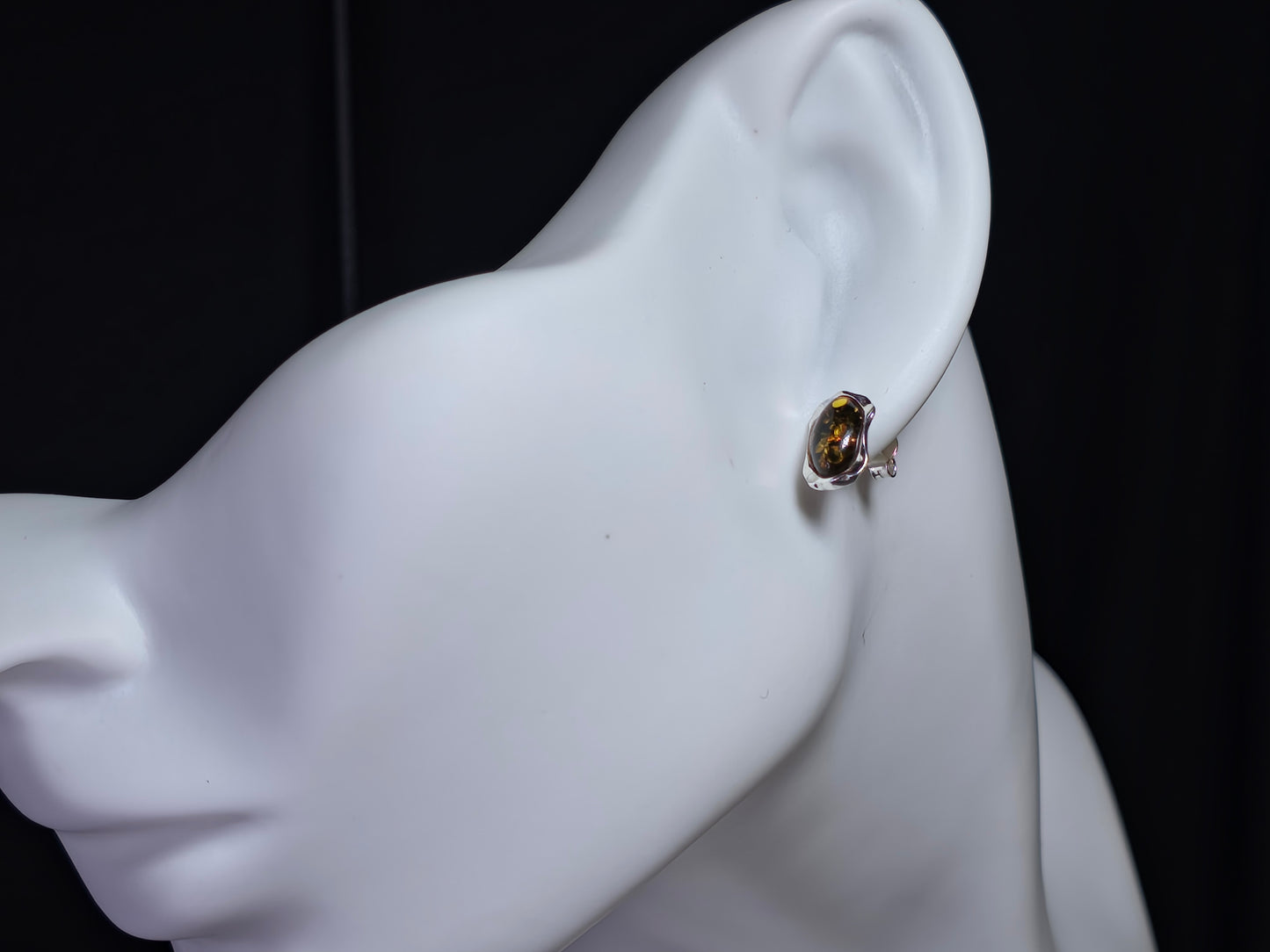 Exclusieve Oorstekers van 925 Sterling Zilver met Authentieke Groene Baltische Barnsteen