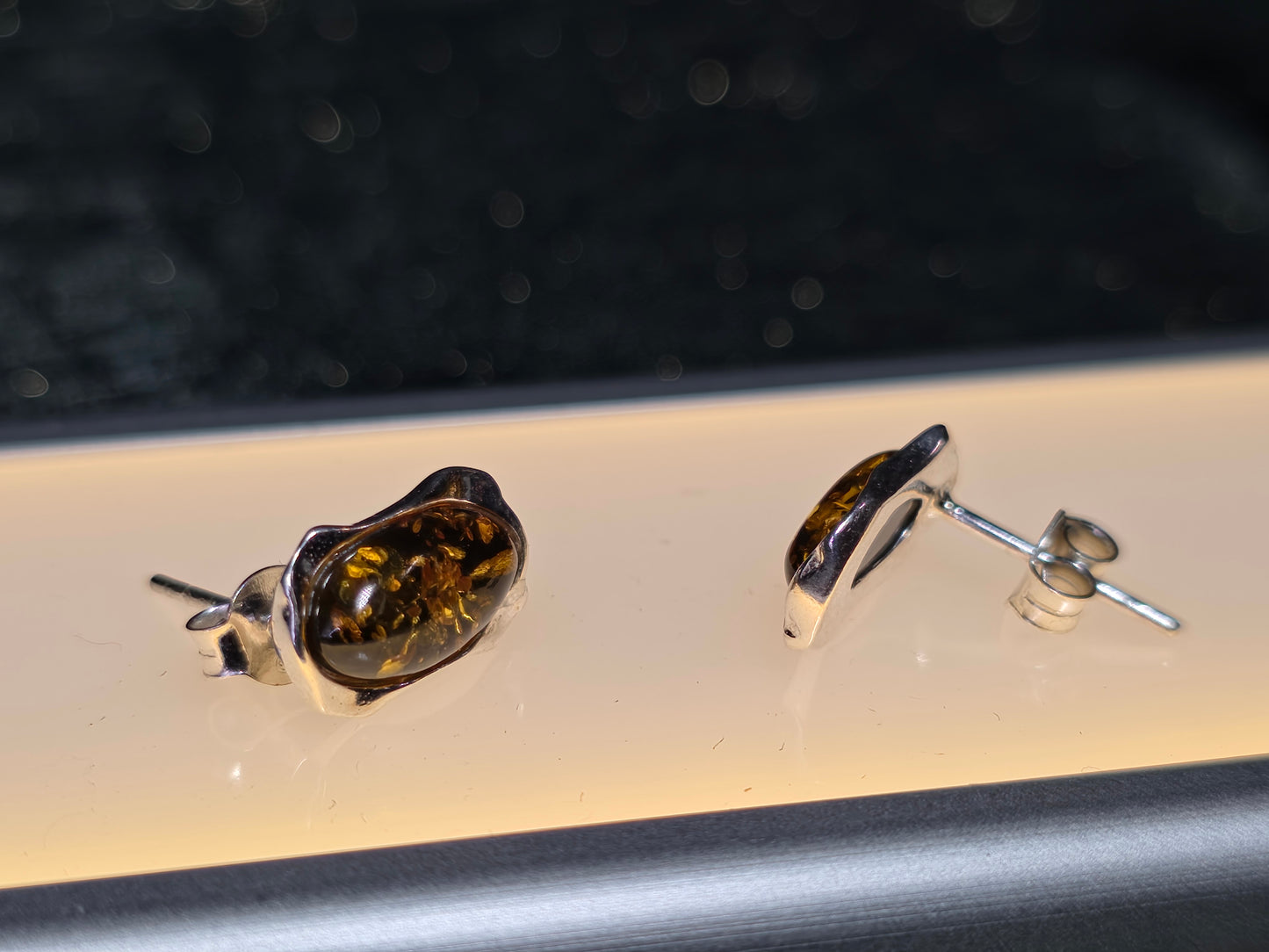 Exclusieve Oorstekers van 925 Sterling Zilver met Authentieke Groene Baltische Barnsteen