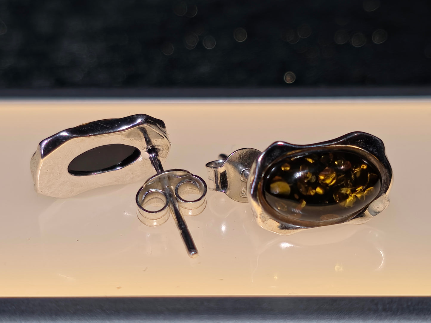 Exclusieve Oorstekers van 925 Sterling Zilver met Authentieke Groene Baltische Barnsteen