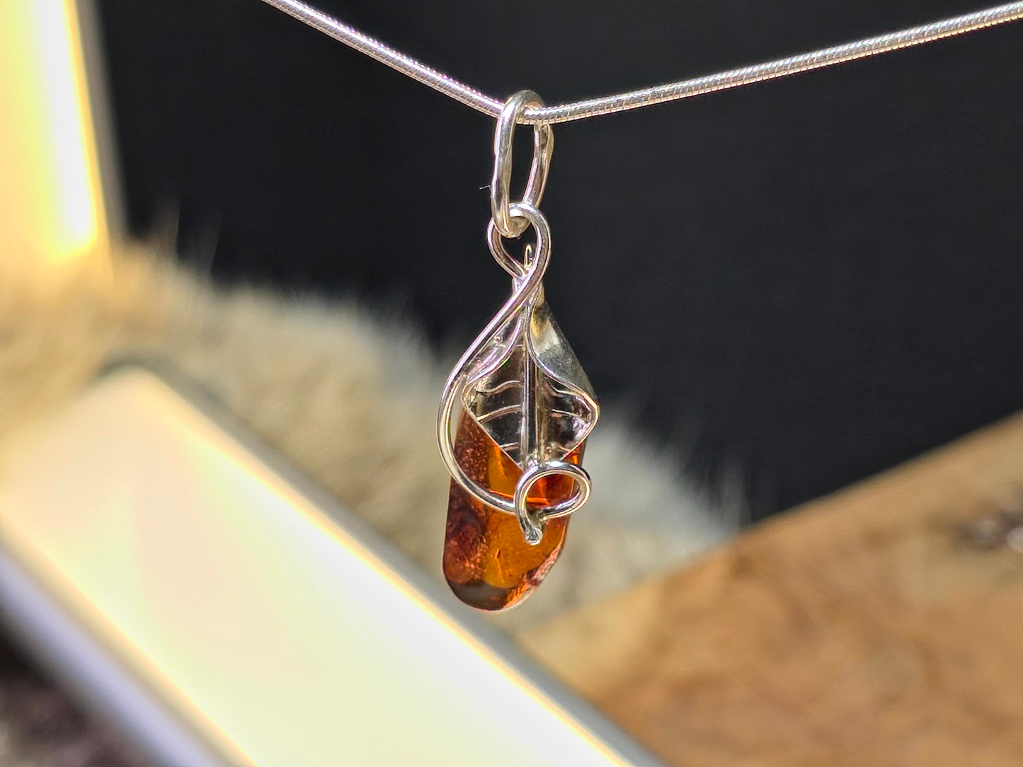 Handgemaakte hanger van 925 sterling zilver met amber