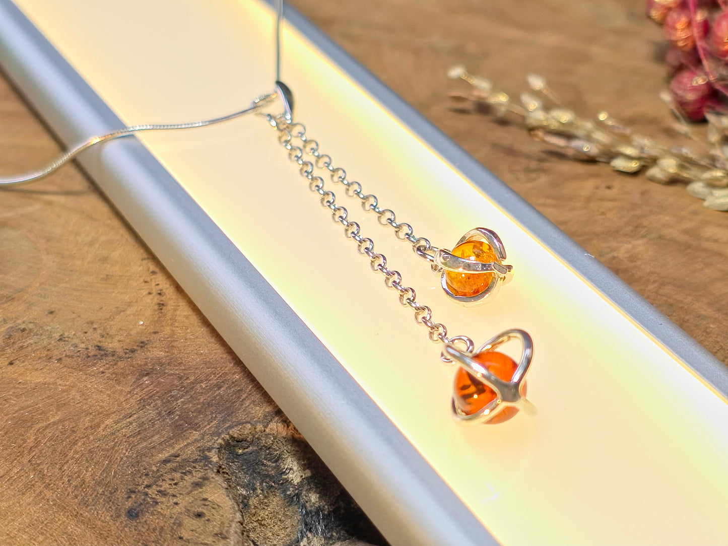 Hanger van 925 sterling zilver met Baltische amber – verfijnd en tijdloos design