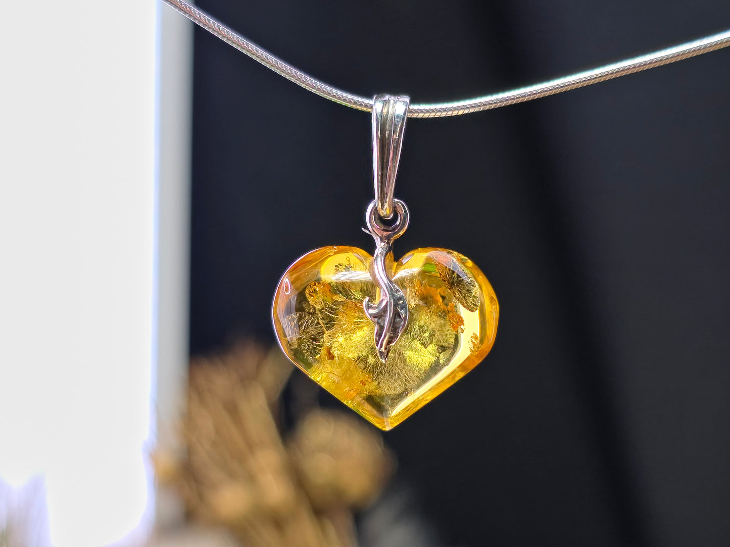 Handgemaakte hanger van 925 sterling zilver met Baltische amber – hart | Natuurlijk & tijdloos