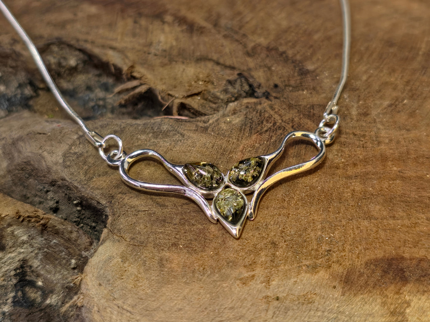 Handgemaakte sieradenset van 925 sterling zilver met Baltische amber – ketting en oorbellen