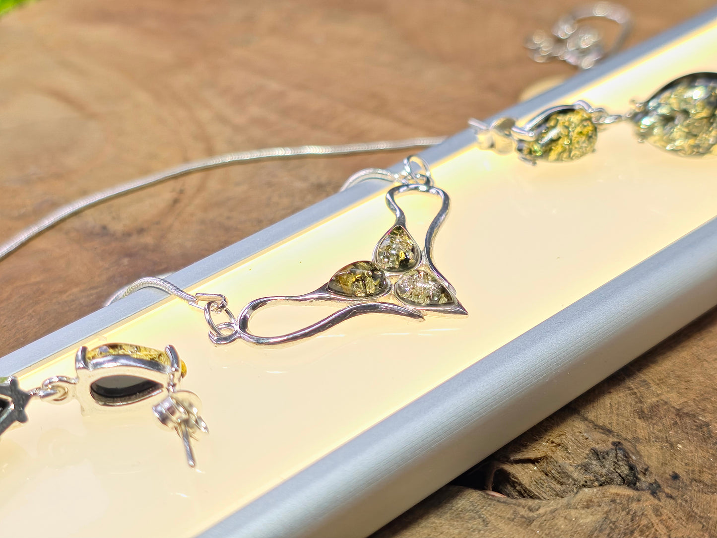 Handgemaakte sieradenset van 925 sterling zilver met Baltische amber – ketting en oorbellen