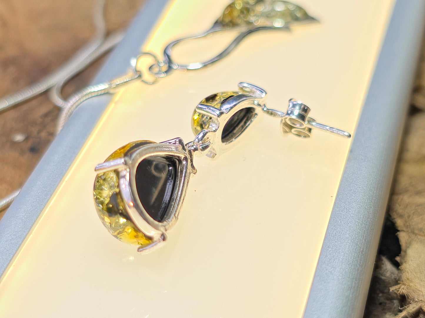 Handgemaakte sieradenset van 925 sterling zilver met Baltische amber – ketting en oorbellen