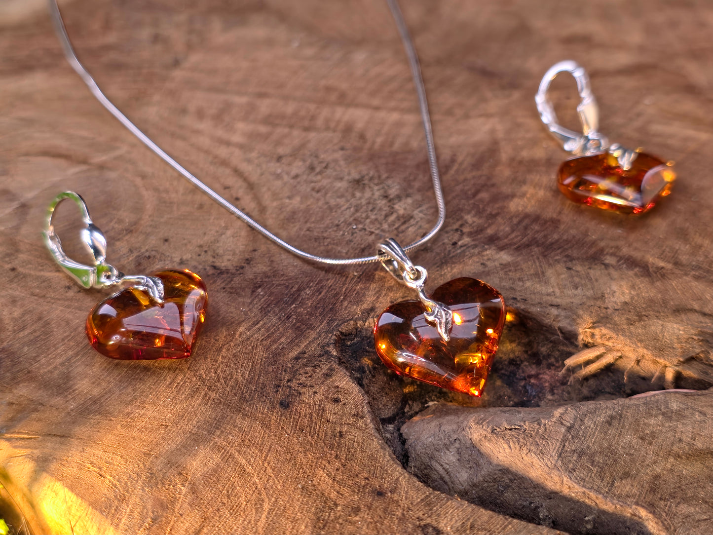 Handgemaakte sieradenset van Baltische amber & 925 sterling zilver – hartvormige hanger en oorbellen